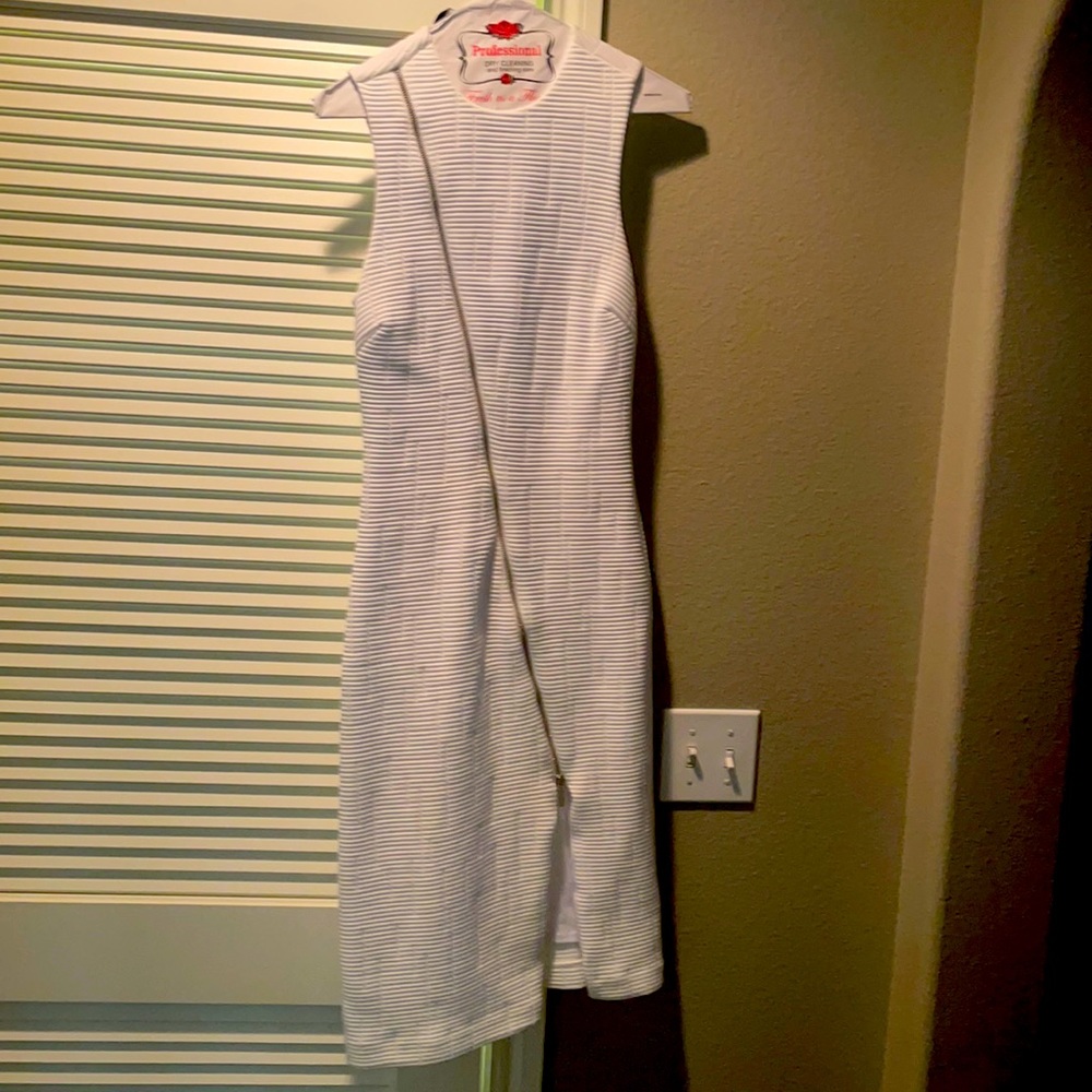 White knit bebe asymmetrical silver zipper knee length dress